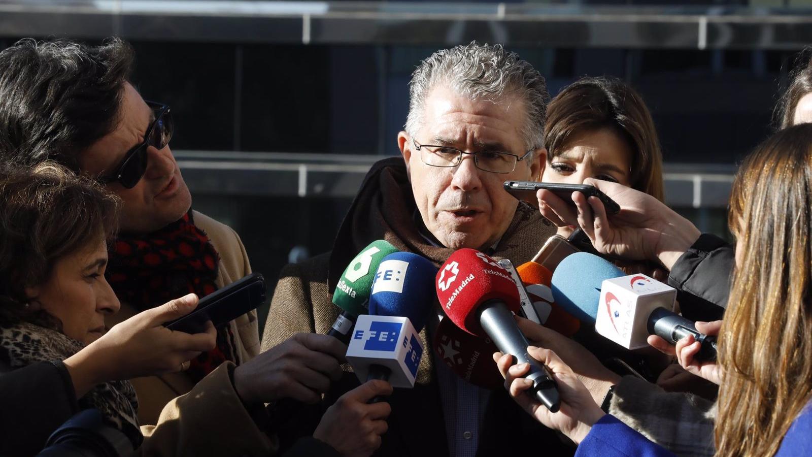 Procesado Granados, el exsenador del PP Erguido y siete ex alcaldes por Waiter Music