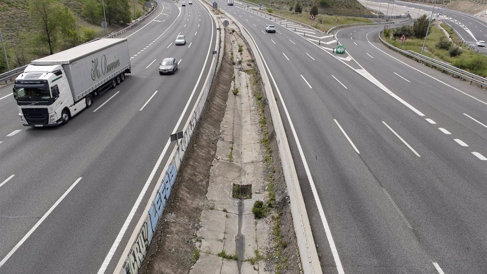 Reducen los carriles en la M-40 creciente a la altura de los túneles del Pardo por la reparación del viaducto