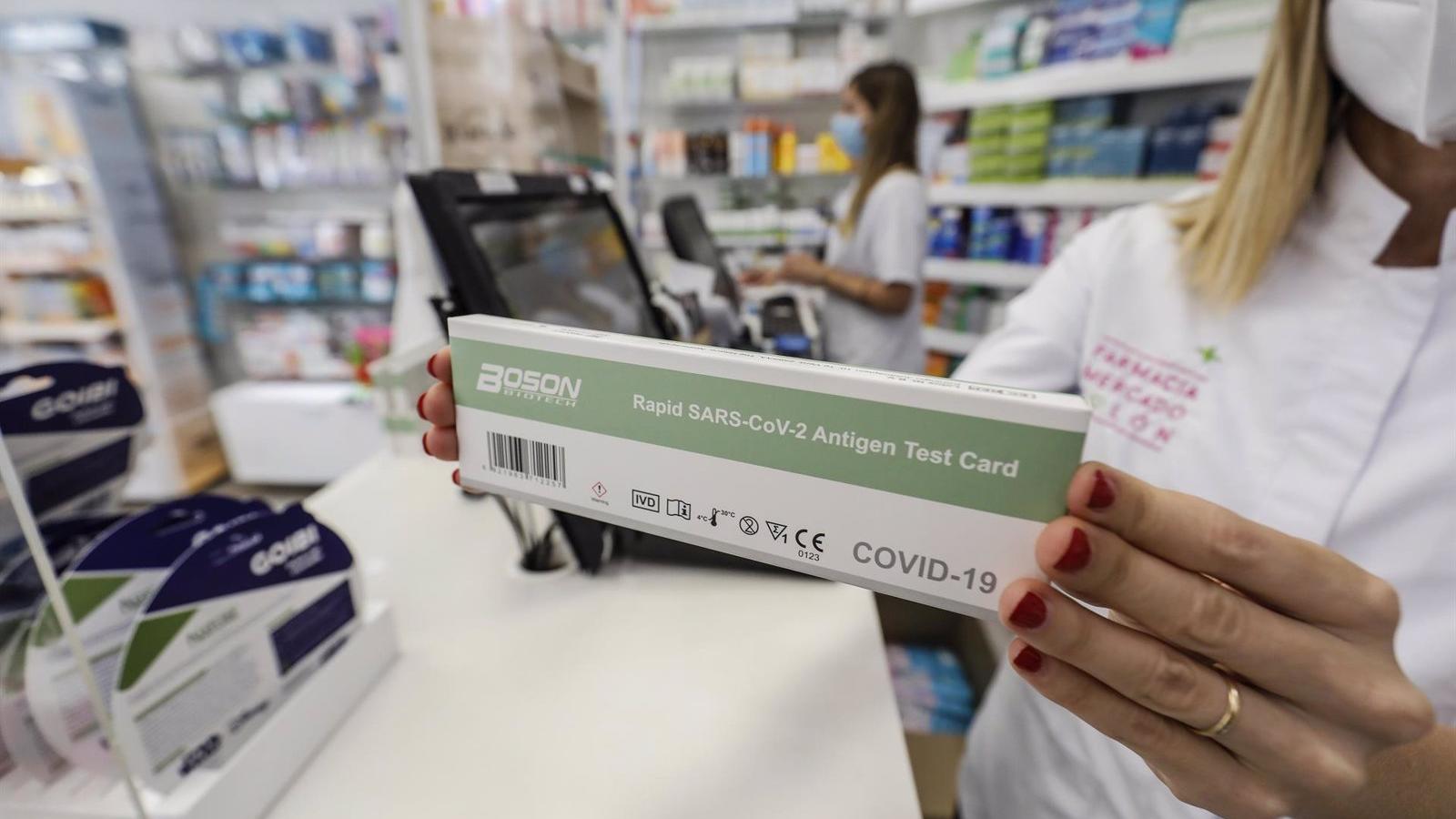 Los autotest de antígenos en farmacia detectan 750 positivos asintomáticos en los primeros días