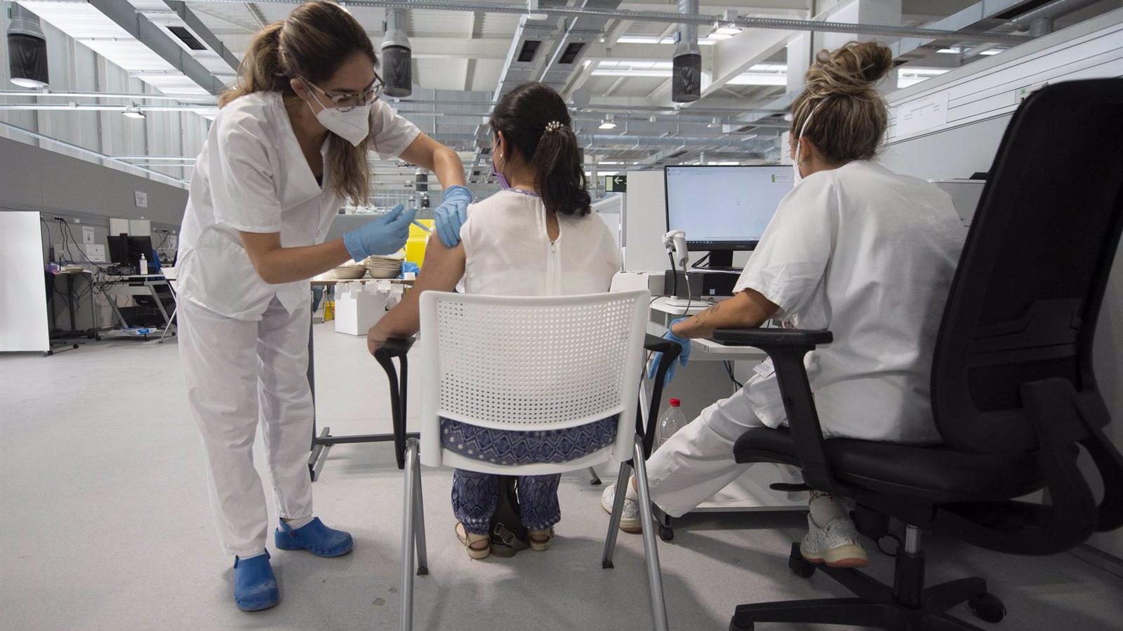 Zapatero insta al Ministerio de Sanidad a administrar la tercera dosis a ciertos colectivos como trasplantados