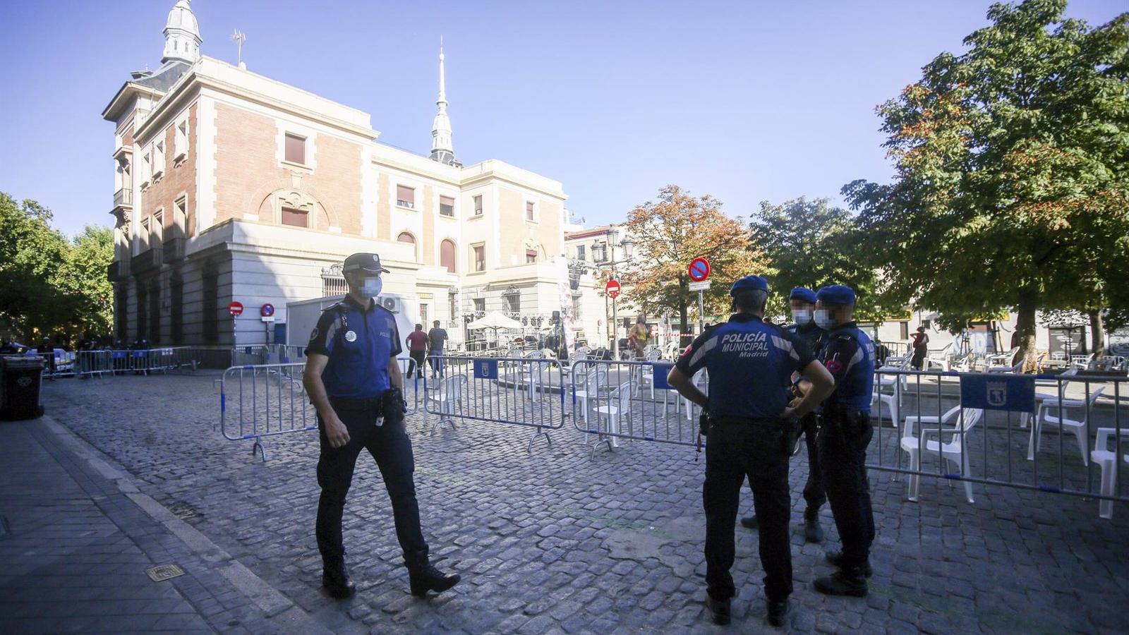 La Policía realizó más de 30 intervenciones en las fiestas de San Cayetano por botellón y una por venta ambulante ilegal