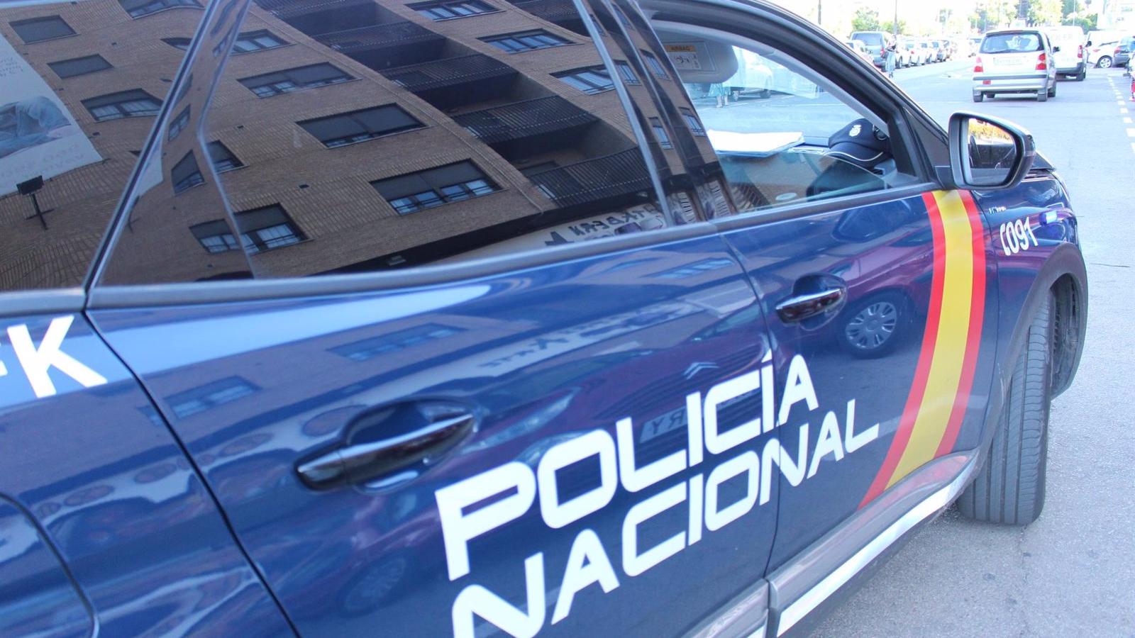 Detenido un hombre de 68 años por pintar una esvástica frente a la sinagoga de Chamberí