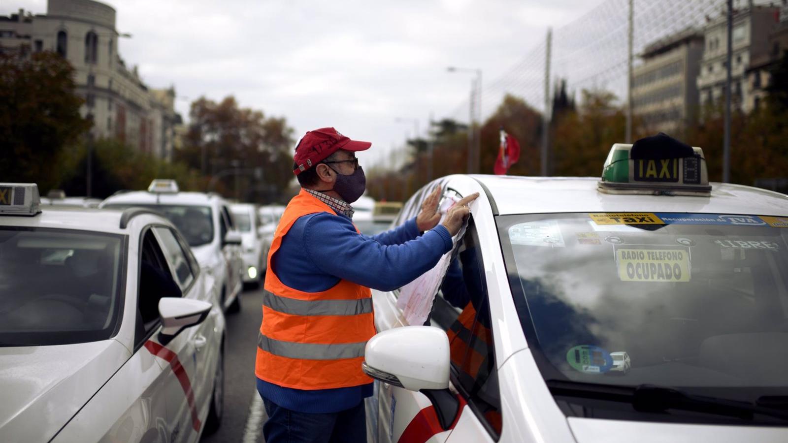 La Comunidad trabaja en un nuevo reglamento del taxi y contará con la opinión del sector