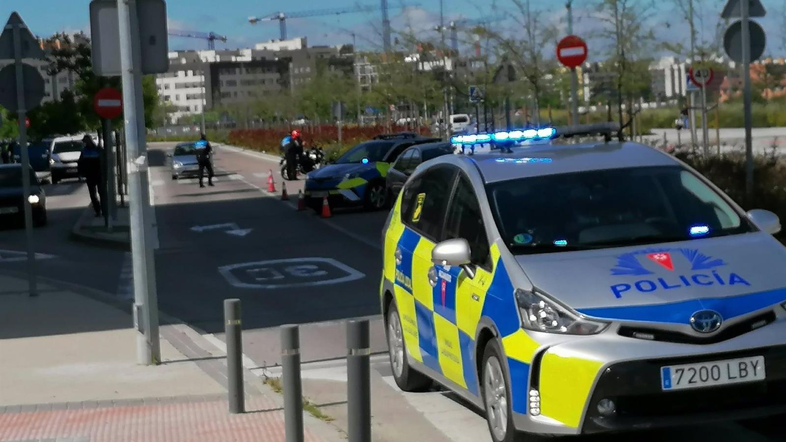 Un niño de ocho años roba las llaves del coche de su familia y se choca con otro vehículo en Rivas