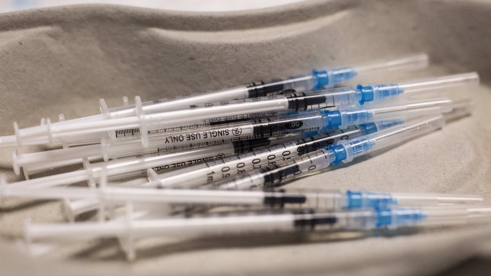 El 90,8% de los madrileños mayores de 40 años tienen la pauta completa y el 93,1% al menos una dosis