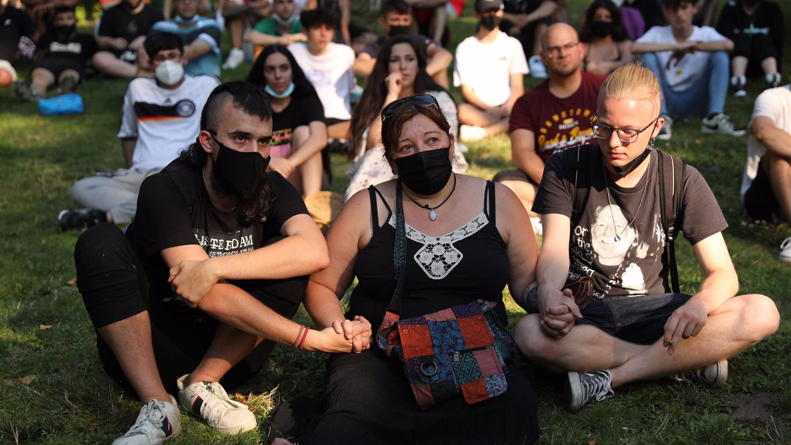 Denuncian amenazas y seguimientos a la madre y amigos de Isaac, el rapero asesinado en un túnel de Madrid