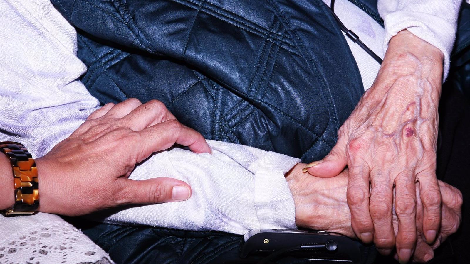 La cuidadora de una anciana de 90 años okupa su casa aprovechando su hospitalización