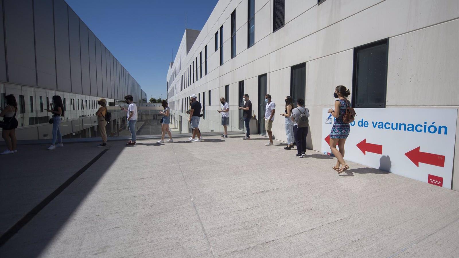 El Zendal empieza a administrar las primeras y segundas dosis de la vacunas contra el Covid-19