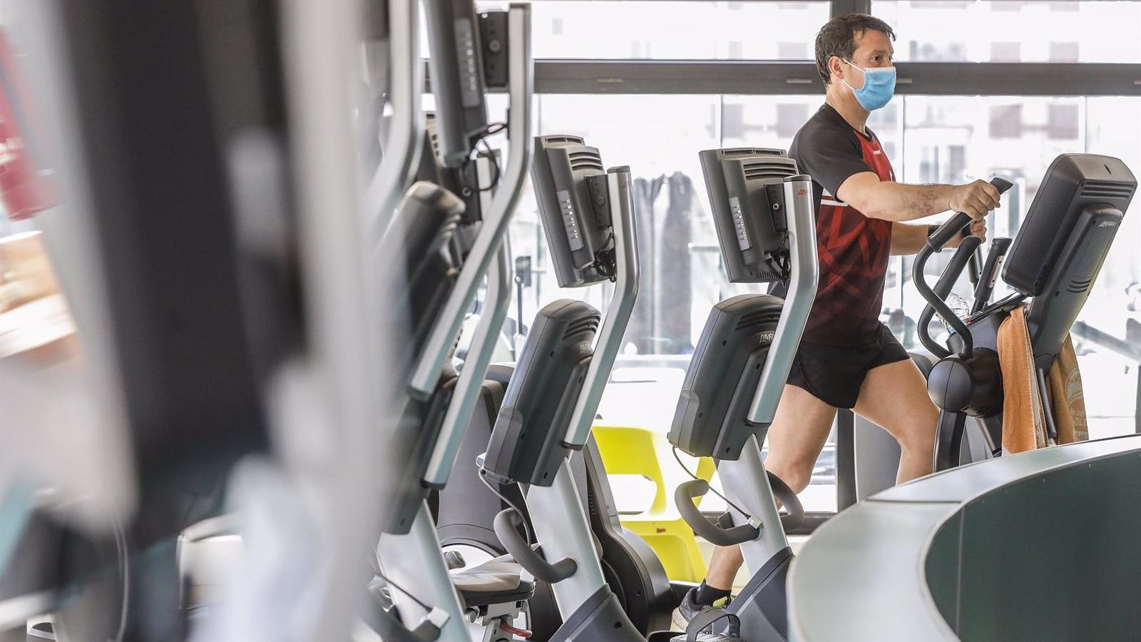 Detenida una pareja por robar en las taquillas de los vestuarios de un gimnasio de Chamartín