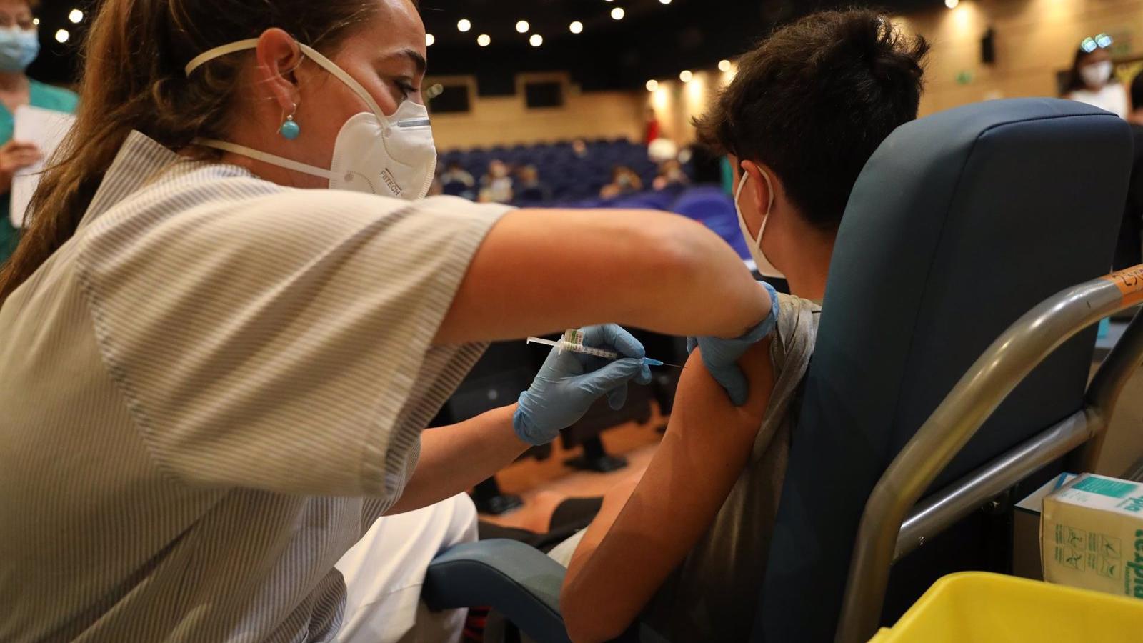 Los alumnos vacunados o que hayan pasado el Covid en los últimos seis meses no tendrán que hacer cuarentena