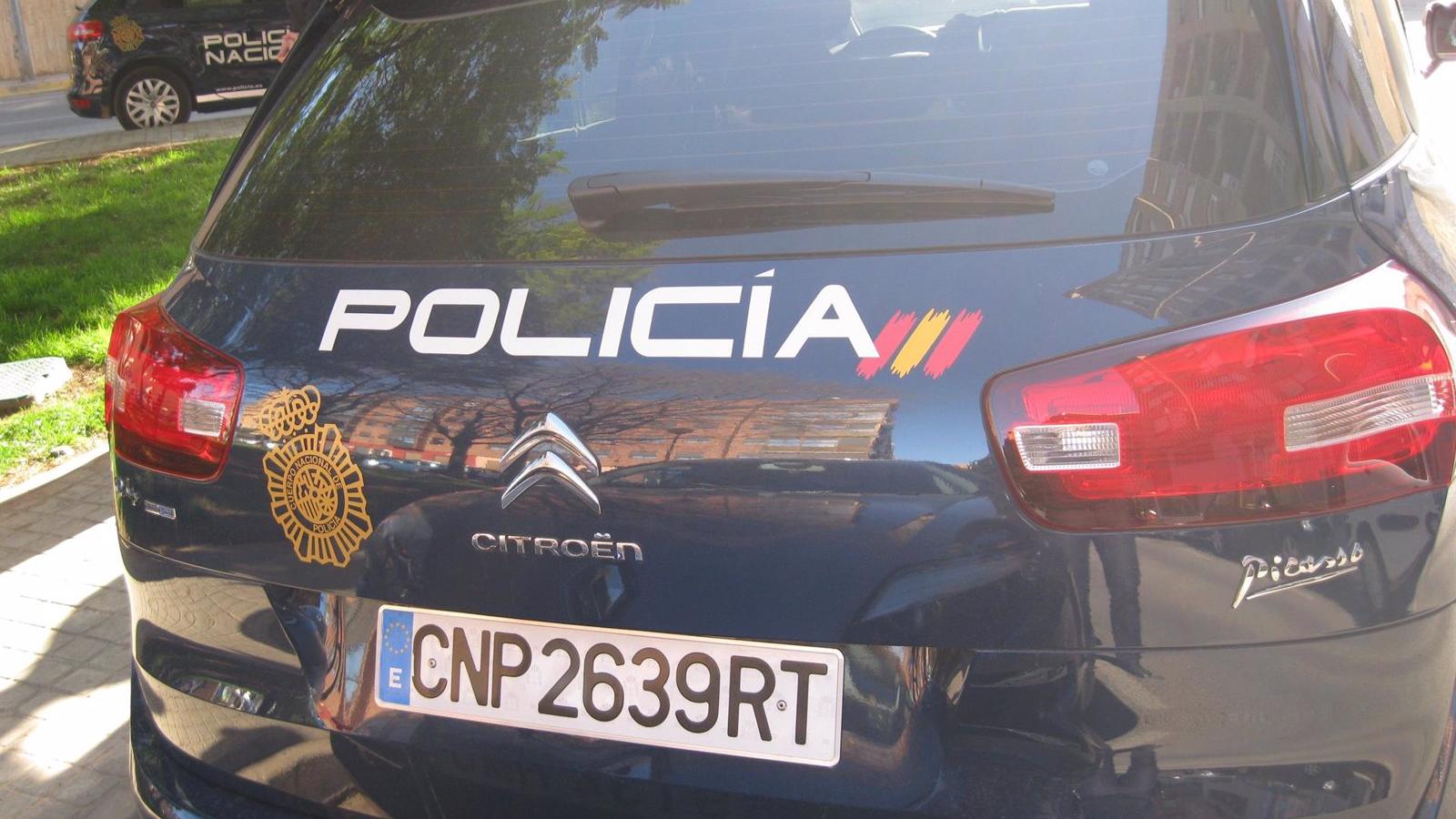 Detenidos tres hombres en Móstoles tras asaltar a una persona a la salida del Metro para robarle una cadena