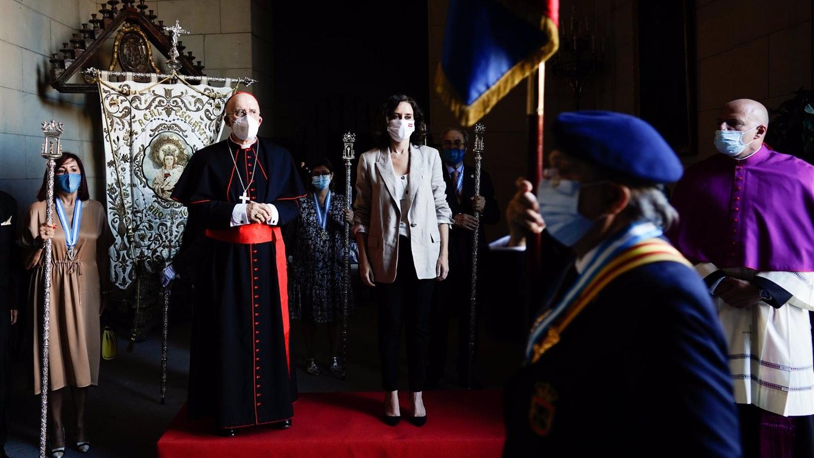 Díaz Ayuso recibe la medalla de plata de la Real e Ilustre Esclavitud de Santa María la Real de la Almudena