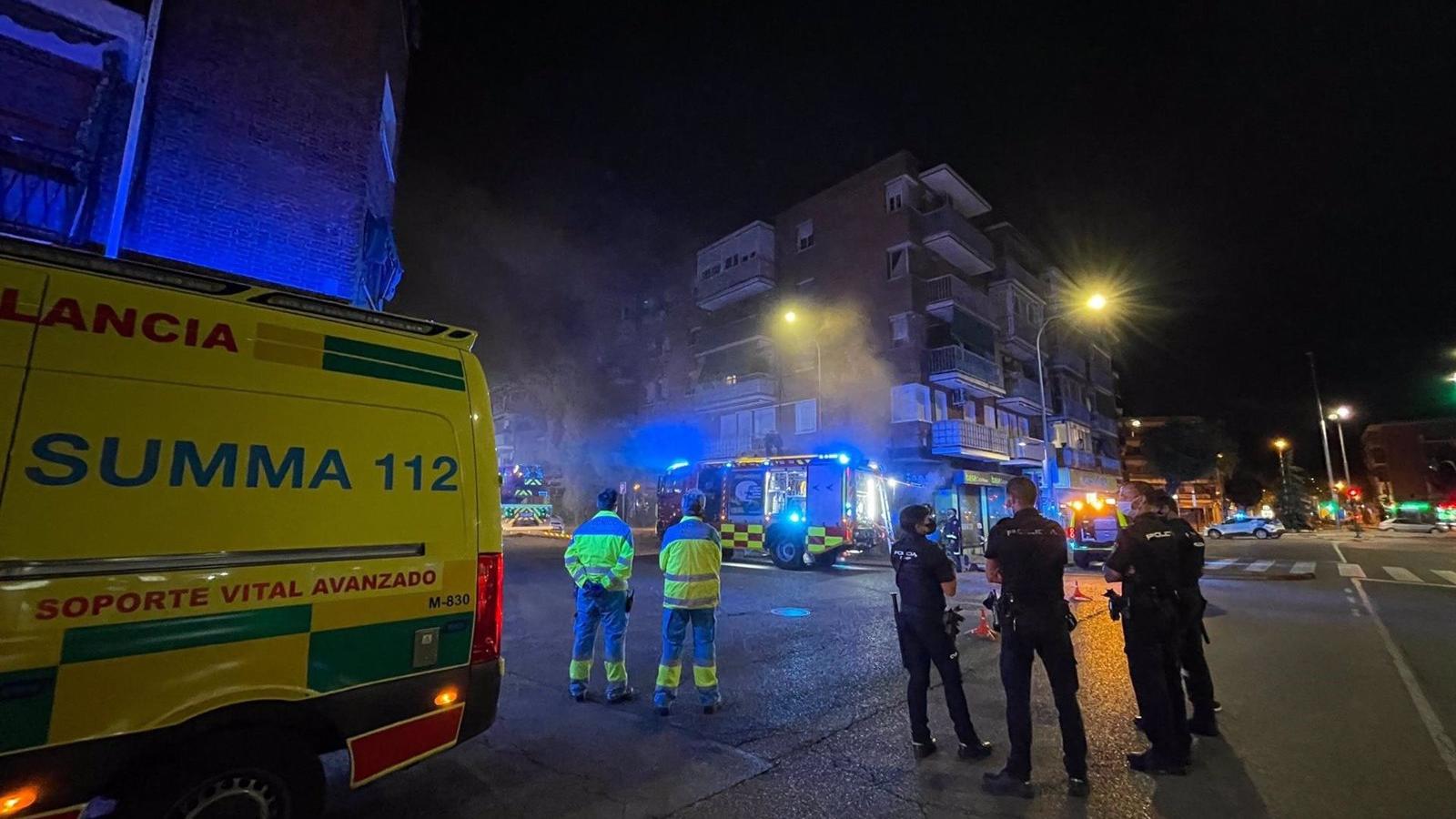 Arde el almacén de una tienda de ropa en San Sebastián de los Reyes y ocho personas resultan intoxicadas