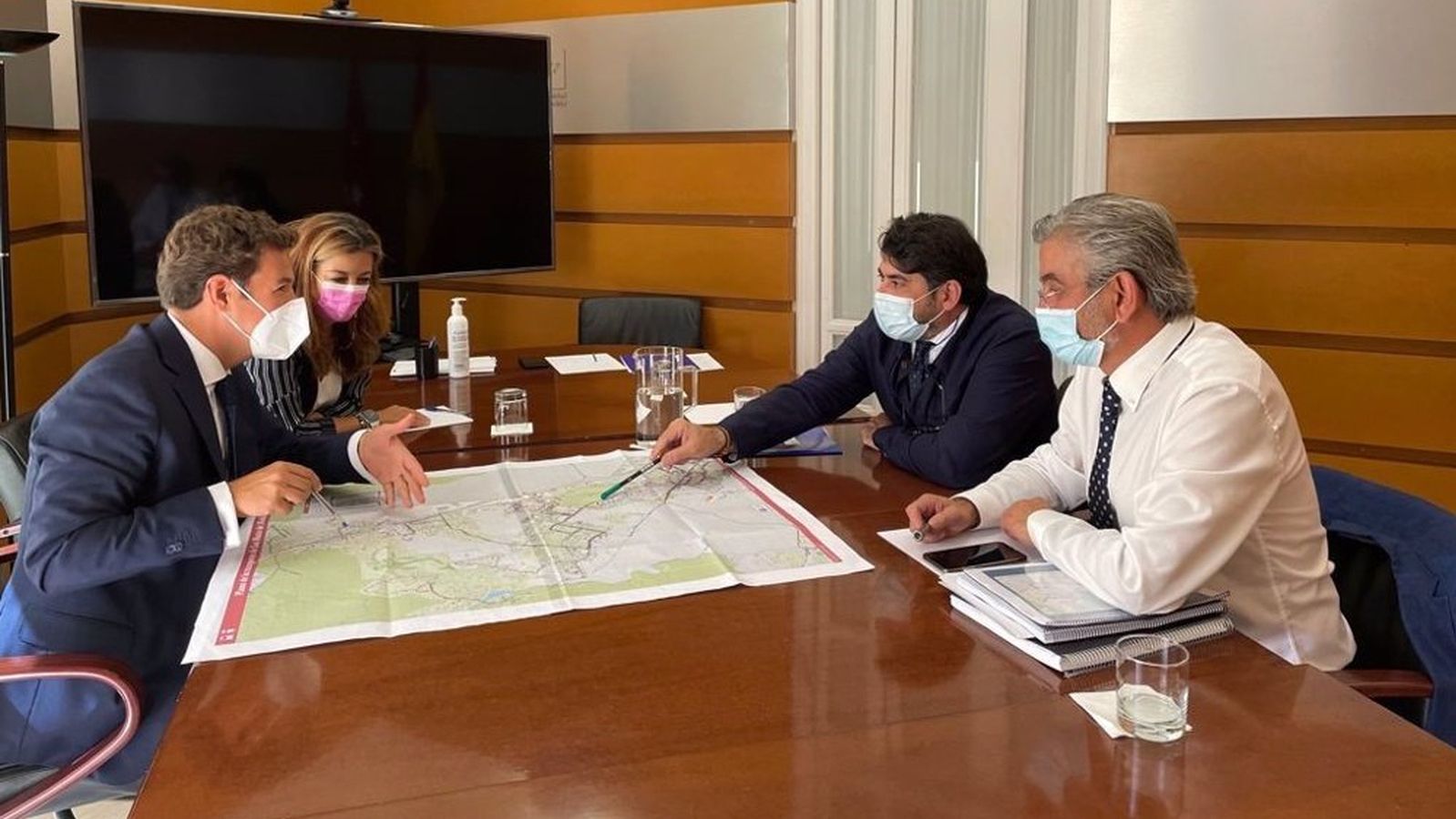 La Comunidad y Las Rozas acuerdan mejorar la conexión con Madrid y otros municipios a través del transporte público