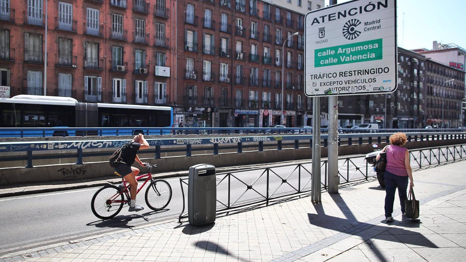 Martínez-Almeida logra aprobar la ordenanza de Movilidad Sostenible gracias a los votos del Grupo Mixto