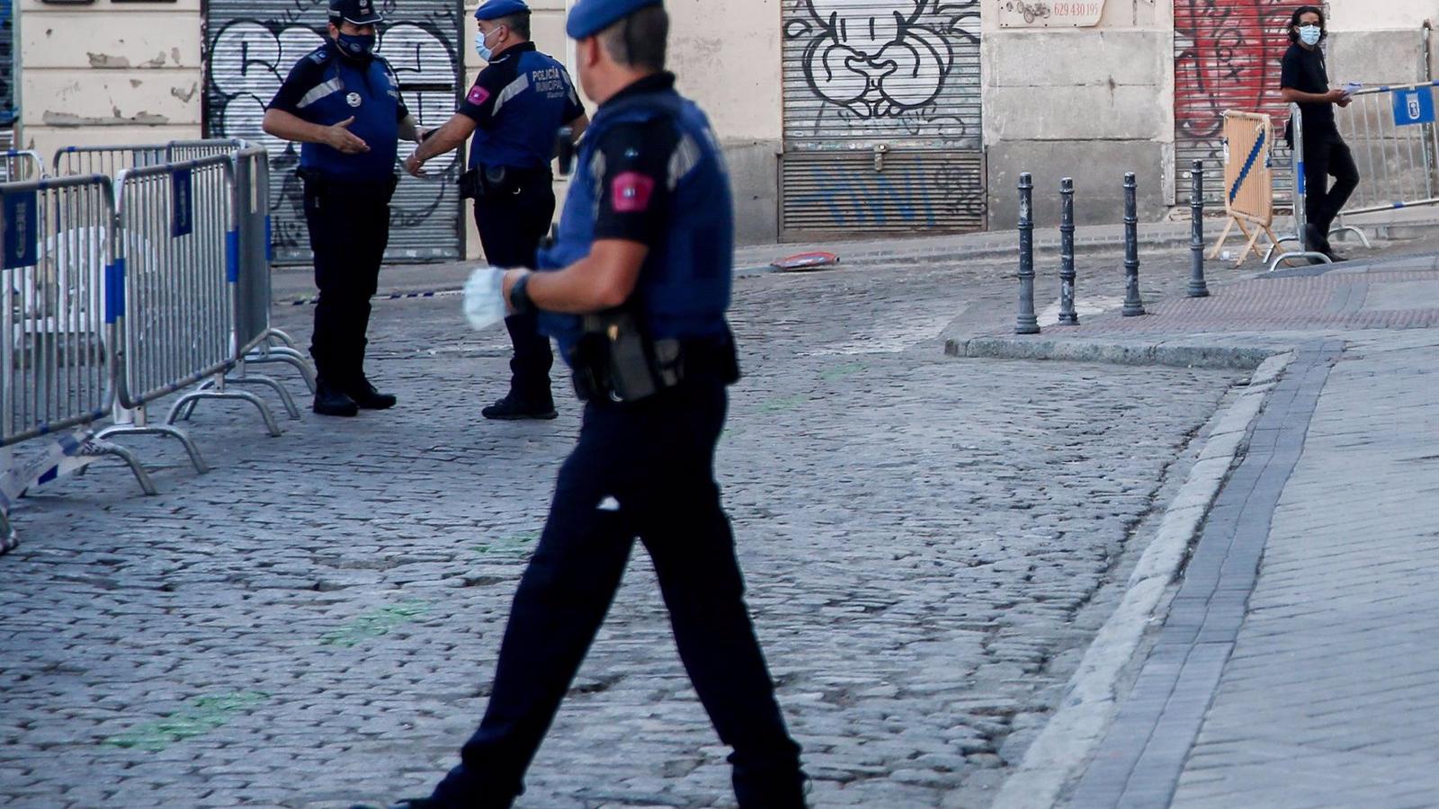 Martínez-Almeida promete una unidad policial anti grafitis si revalida el mandato