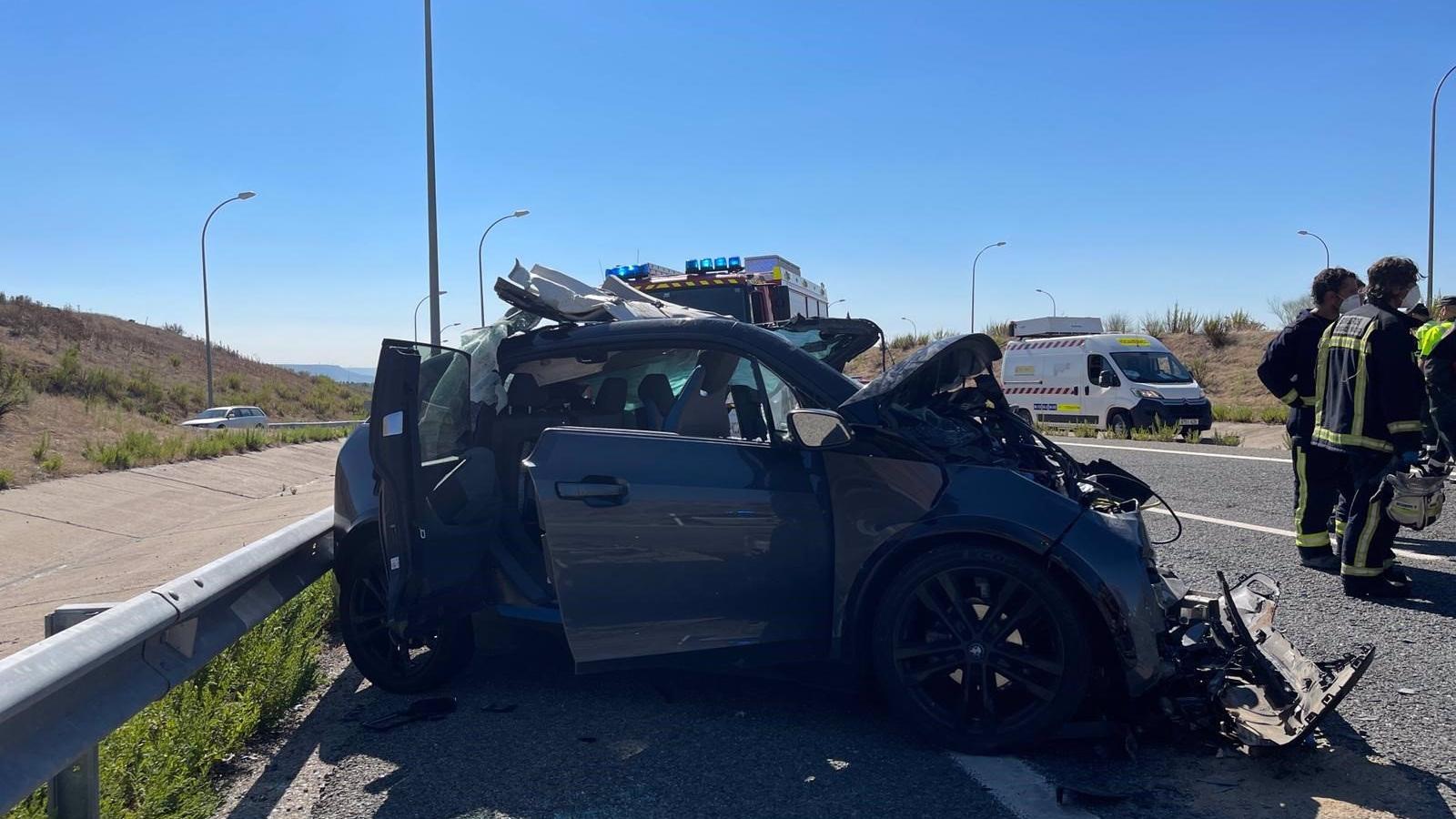 Herido muy grave el conductor de un coche que chocó contra un camión en la M-50