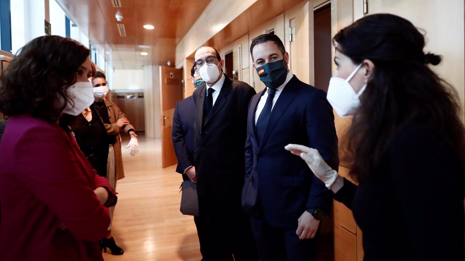 Abascal reconoce "mucha más coincidencia" con Ayuso que con la dirección nacional del PP