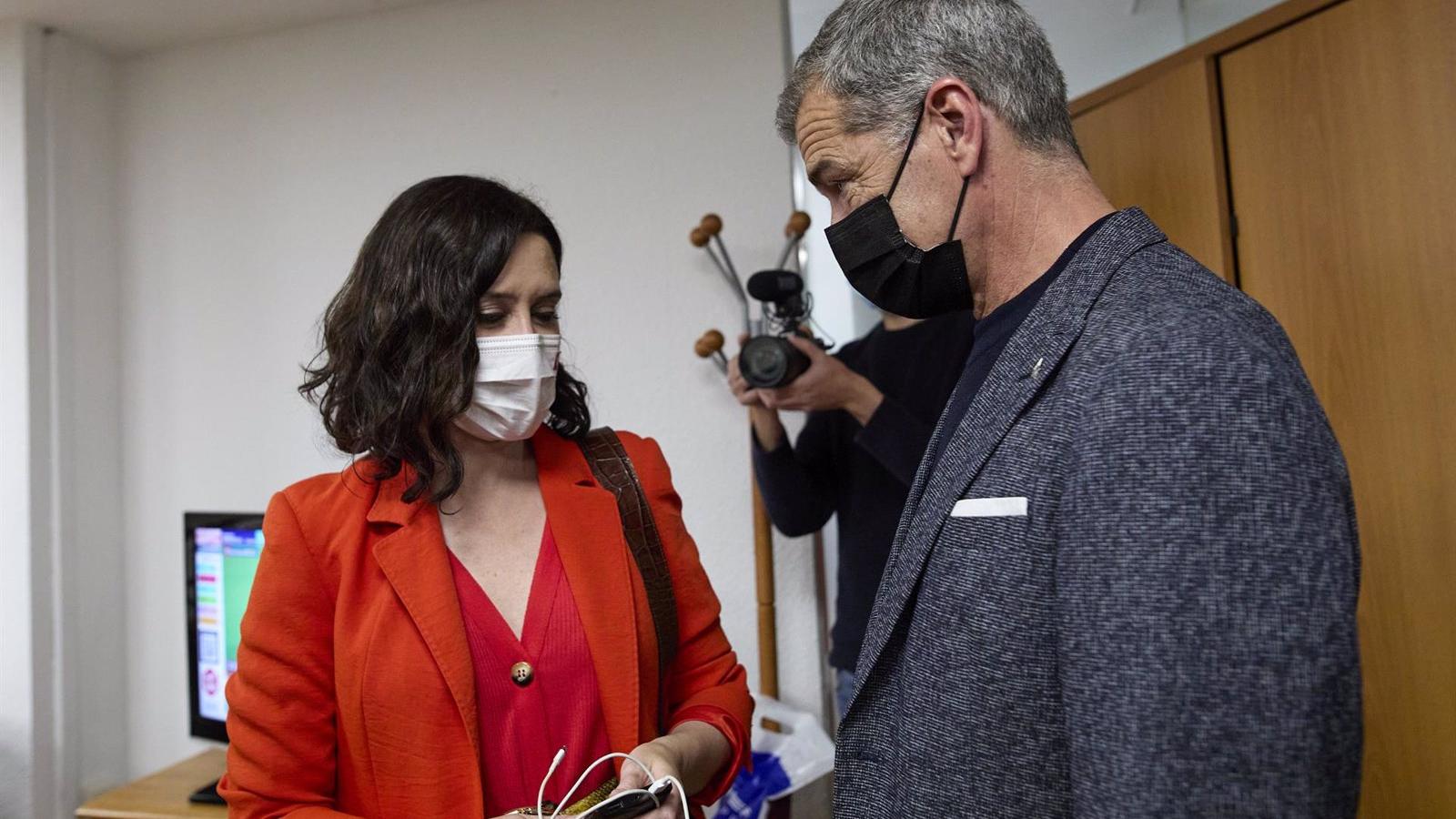 Díaz Ayuso defiende la importancia de potenciar el español frente a los que promueven "involución, nacionalismo y exclusión"