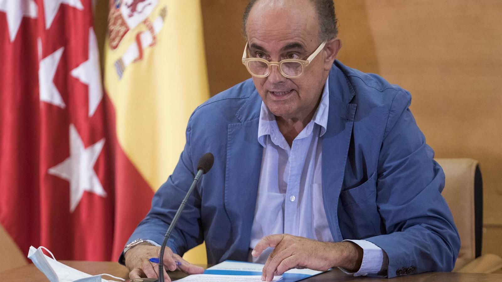 Zapatero llama a la responsabilidad tras el botellón universitario: "No favorece para nada la situación actual"