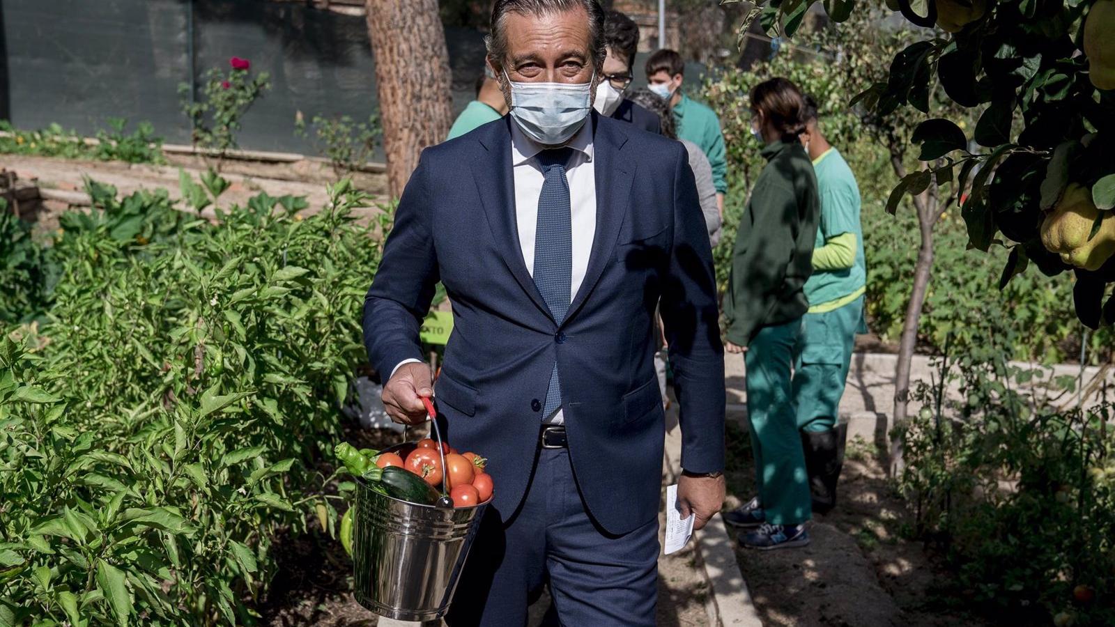 Enrique López llama a la responsabilidad individual para evitar macrobotellones y pide a la UCM que advierta previamente