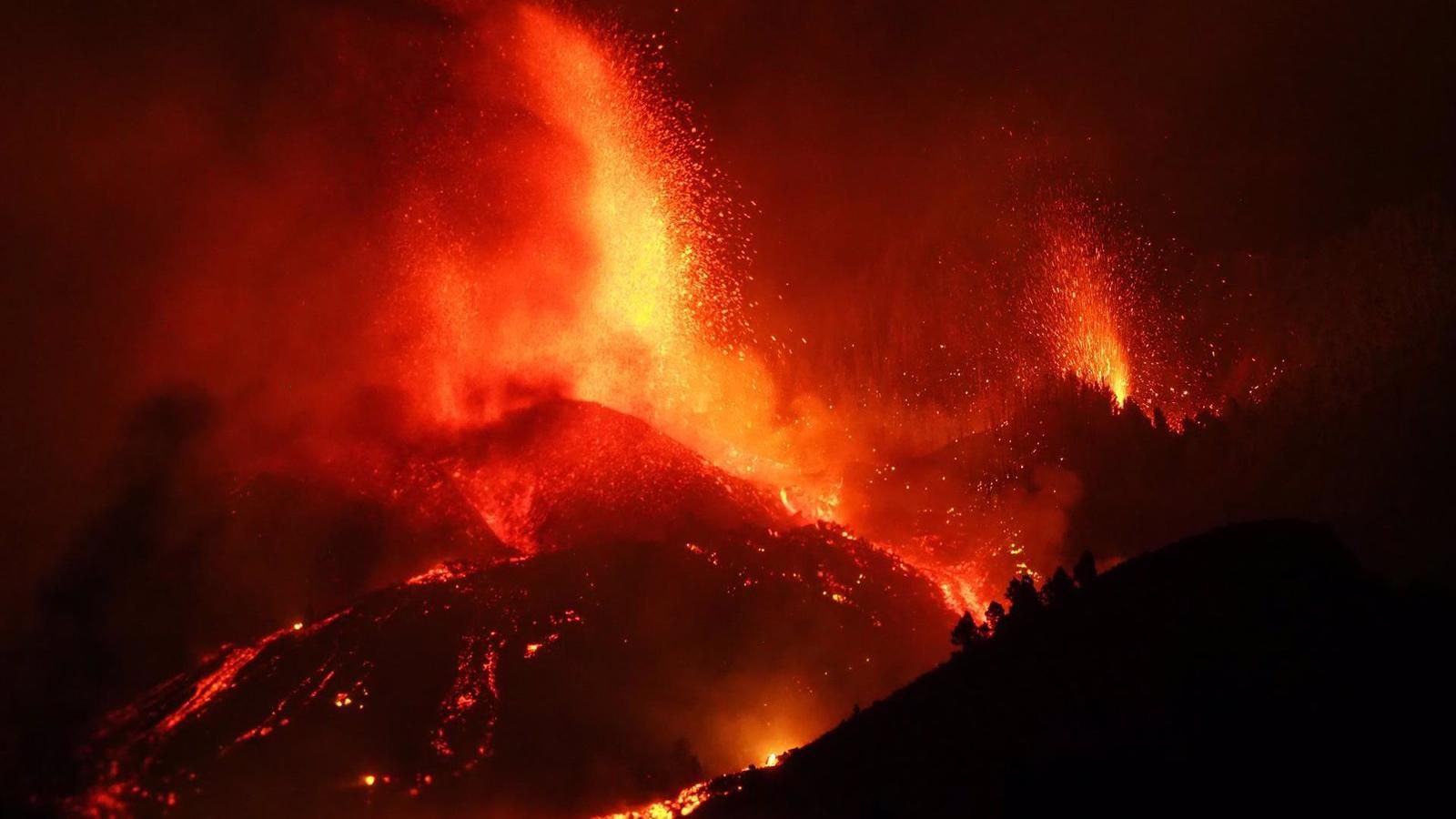La lava arrasa un centenar de viviendas en la Palma y se fija un radio de exclusión de 2 kilómetros