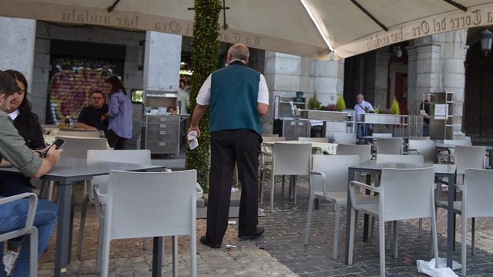 Villacís cifra en cerca de 6.000 los empleos salvados con las medidas a favor de la hostelería