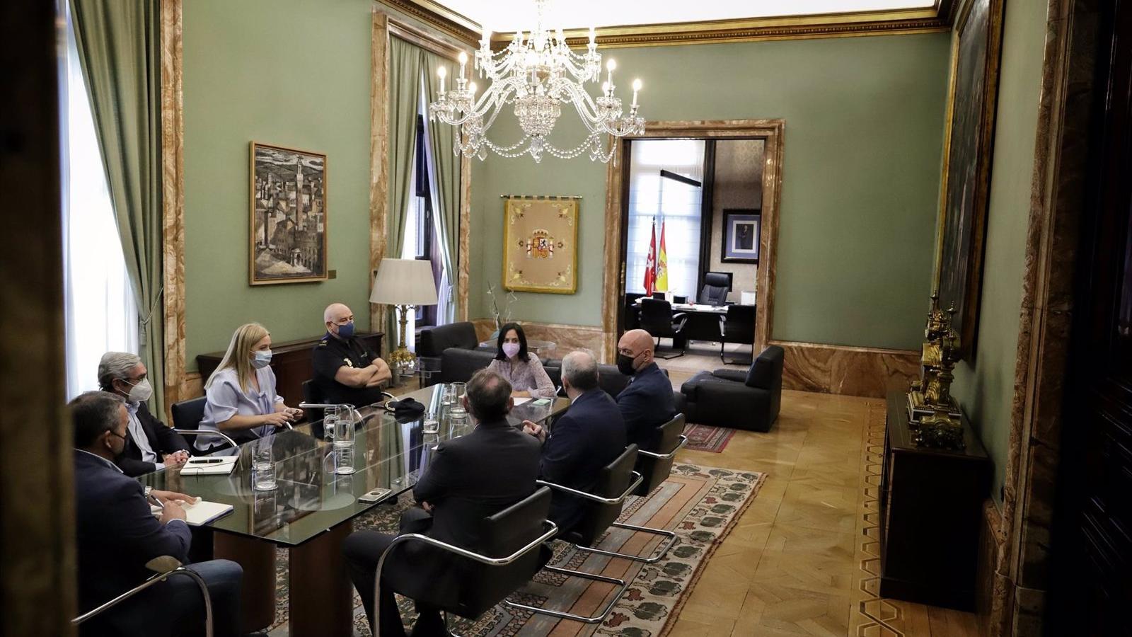 La Policía Municipal mantendrá el refuerzo y la Nacional podrá 150 agentes para evitar botellones en la Complutense