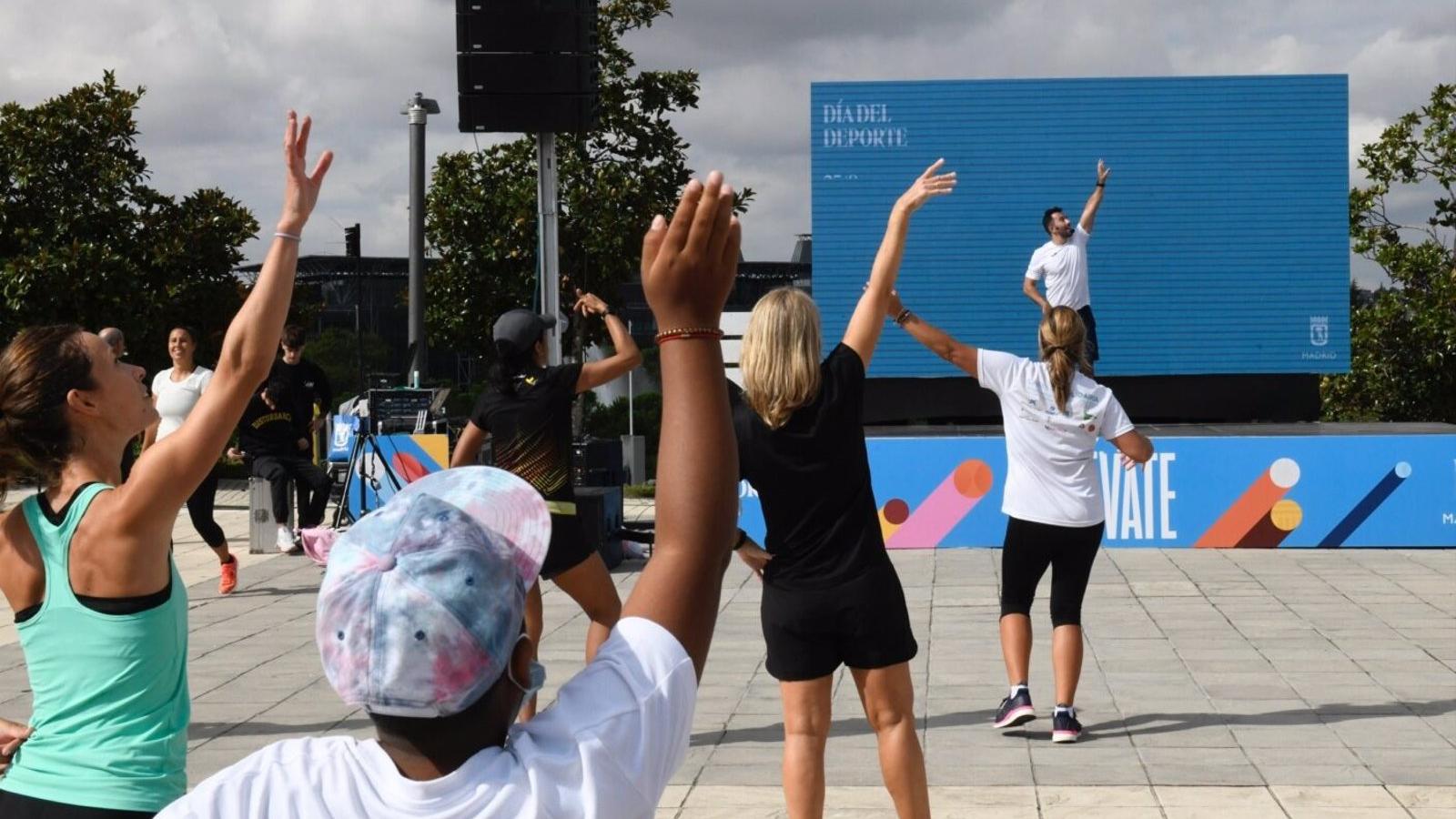 Cientos de madrileños celebran el Día del Deporte para prevenir la obesidad infantil