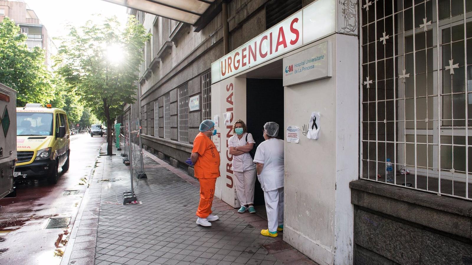 Herido grave un obrero al caerle un palé con placas solares en Meco