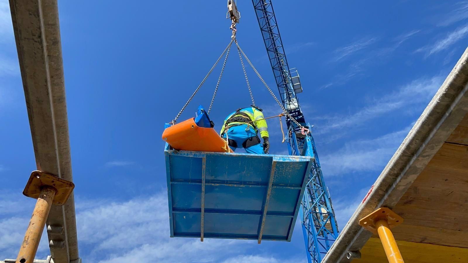 Herido grave un trabajador al caer de un edificio en construcción en Opañel