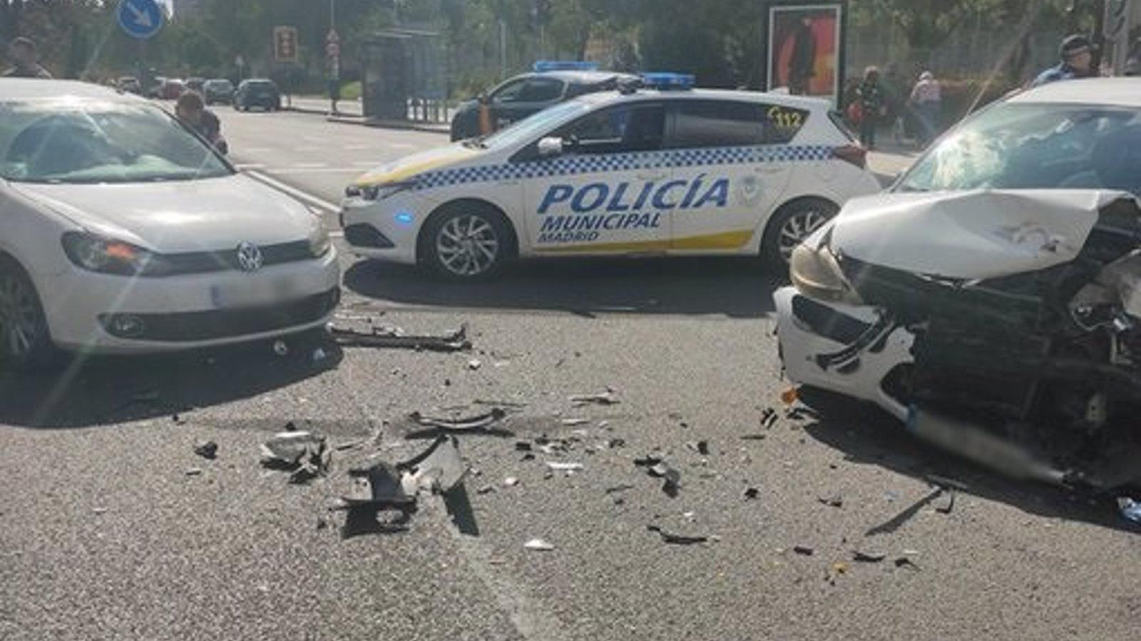 Detenidos los ocupantes de un vehículo robado tras una persecución por Aluche y herir a dos personas