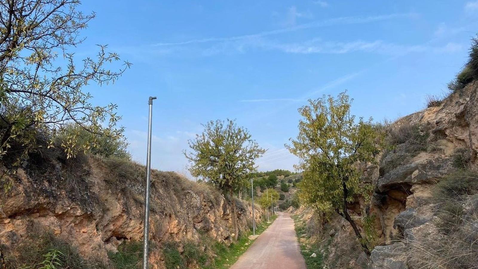 Roban gran parte de las luces de las farolas del acceso al helipuerto de Morata de Tajuña