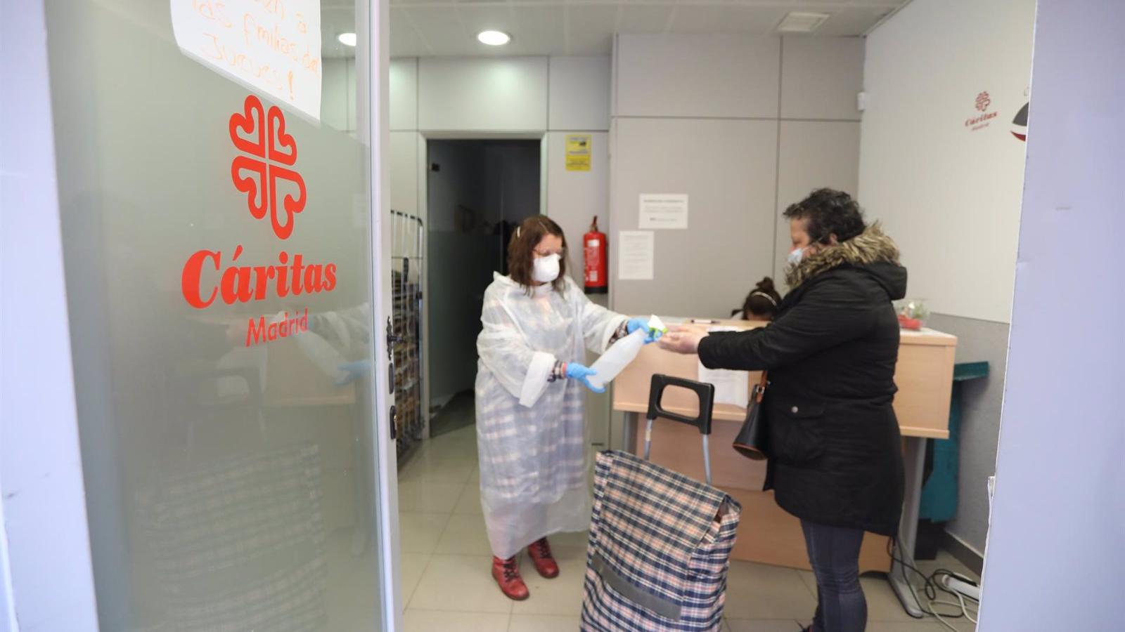 Un total de 249 madrileños de 70 familias se alojaron el año pasado en centros residenciales de Cáritas