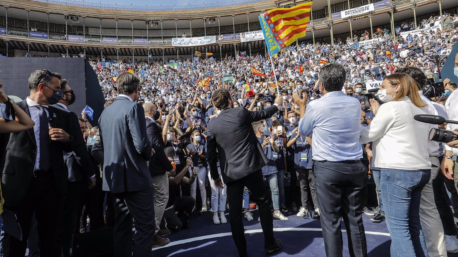 Un PP con la vista en las elecciones exhibe músculo en Valencia y llena la Plaza de Toros seis años después