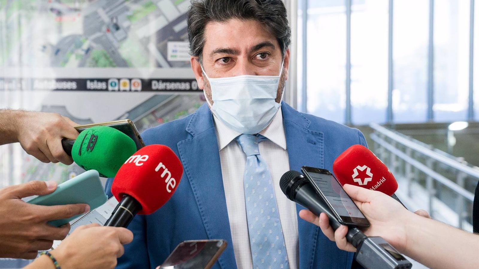 Pérez acusa al de "politizar" los problemas en viviendas a raíz de la Línea 7B de Metro