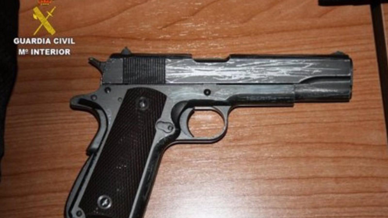 Detienen a una pareja de Valdemoro por robar a un hombre en Seseña llegando a disparar con un arma de fuego