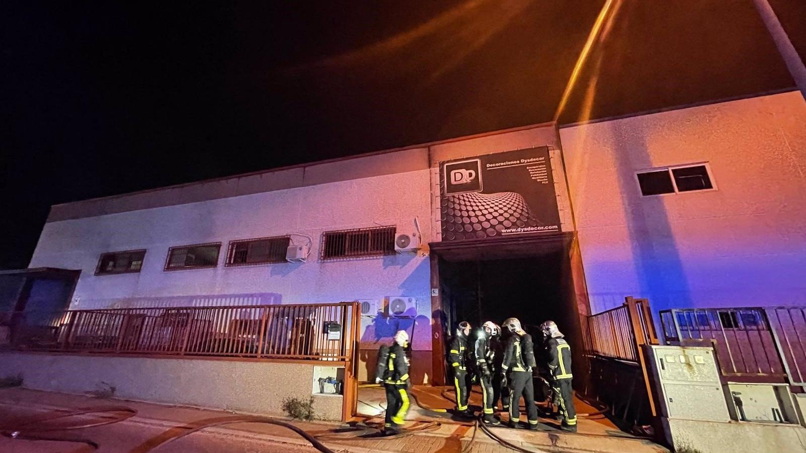 Extinguido el fuego en el interior de una nave industrial en Ciempozuelos