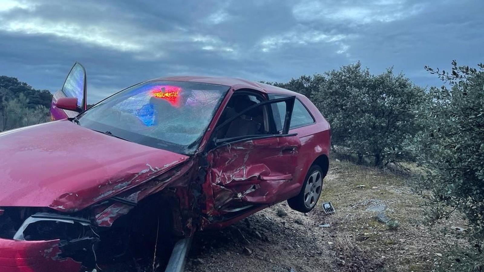 Un choque frontal entre dos vehículos en Valdemorillo deja dos heridos, uno de ellos grave