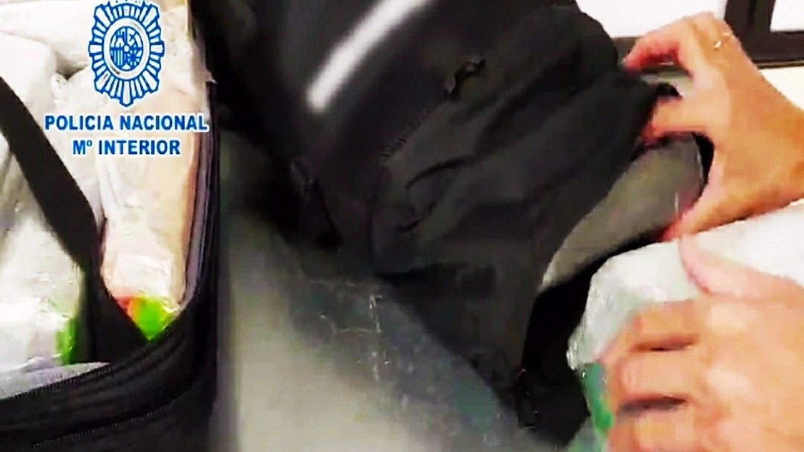 Detenida en Barajas una mujer por portar 24 kilos de cocaína en su maleta