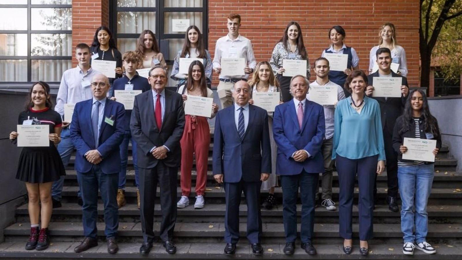 La UC3M entrega 15 nuevas becas Alumni para estudiantes con buen expediente y pocos recursos que empiezan un grado