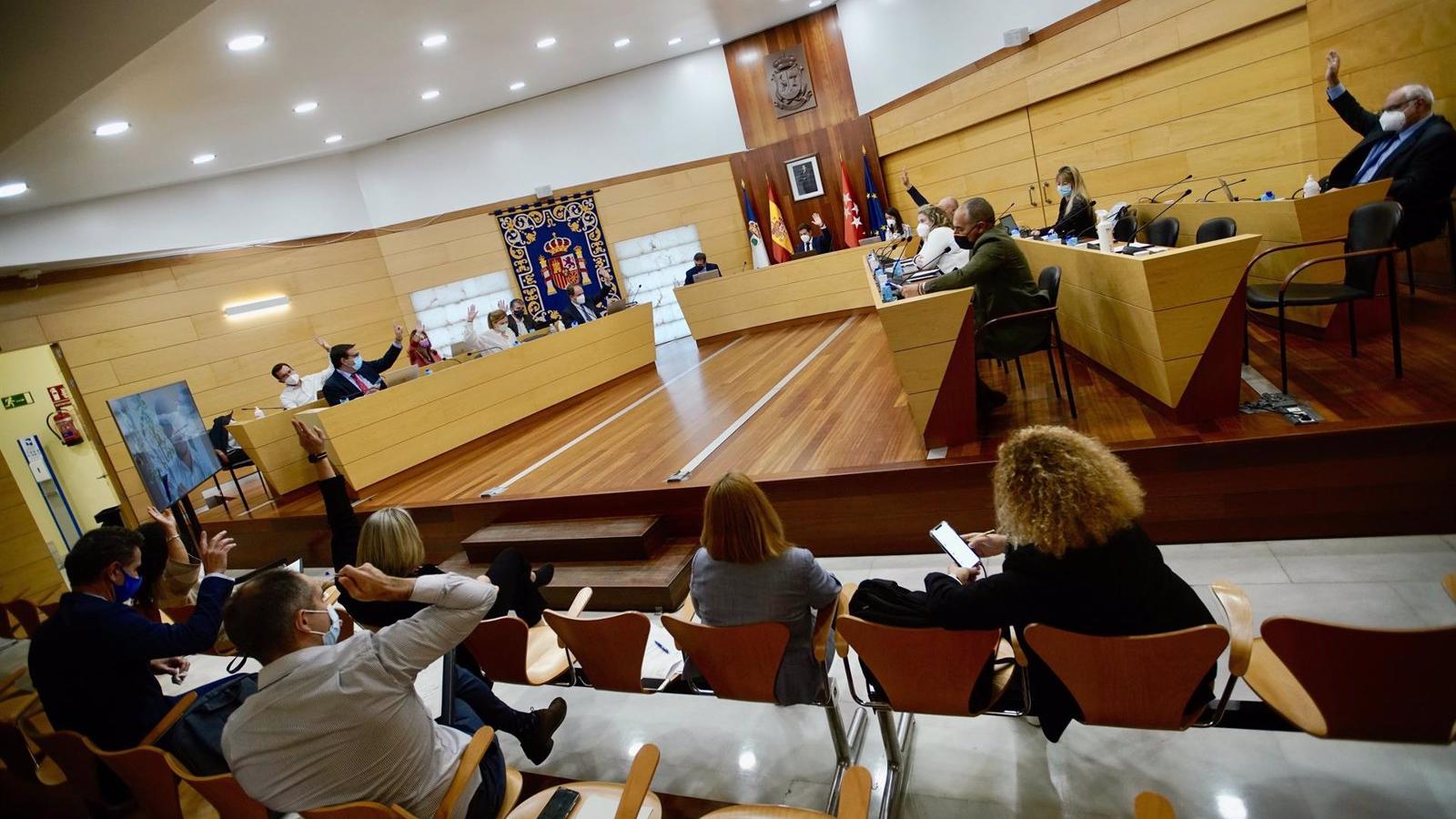 El Pleno de Las Rozas aprueba rebajar impuestos a familias numerosas y vehículos menos contaminantes