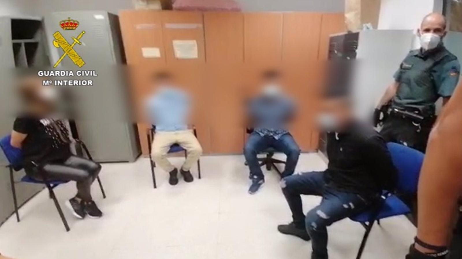 Cuatro detenidos por robar una mochila con 49.000 euros a un empresario de Aranjuez cuando salía de un banco