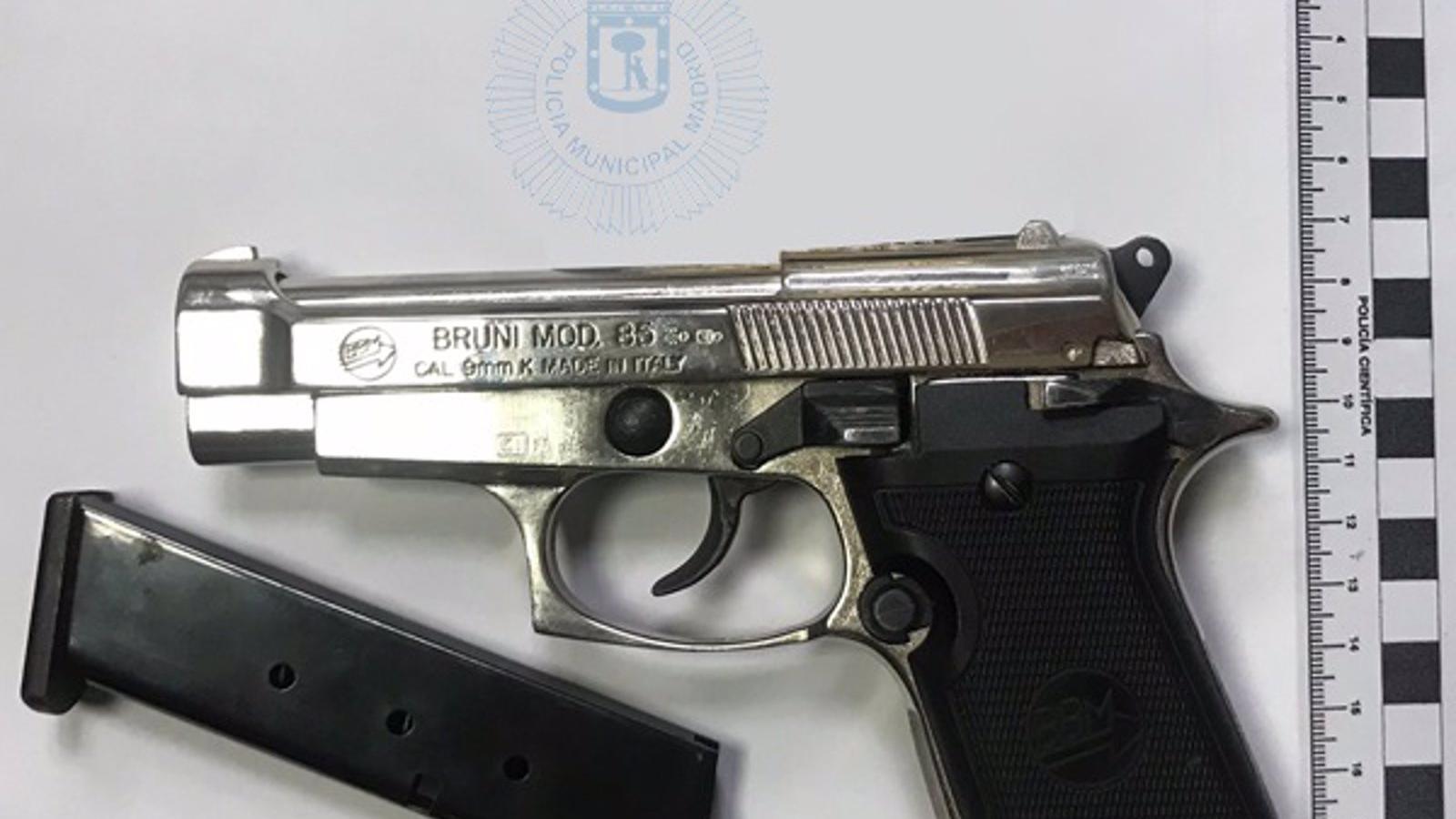 Interceptan a un chico de 17 años con una pistola de 9 milímetros cargada