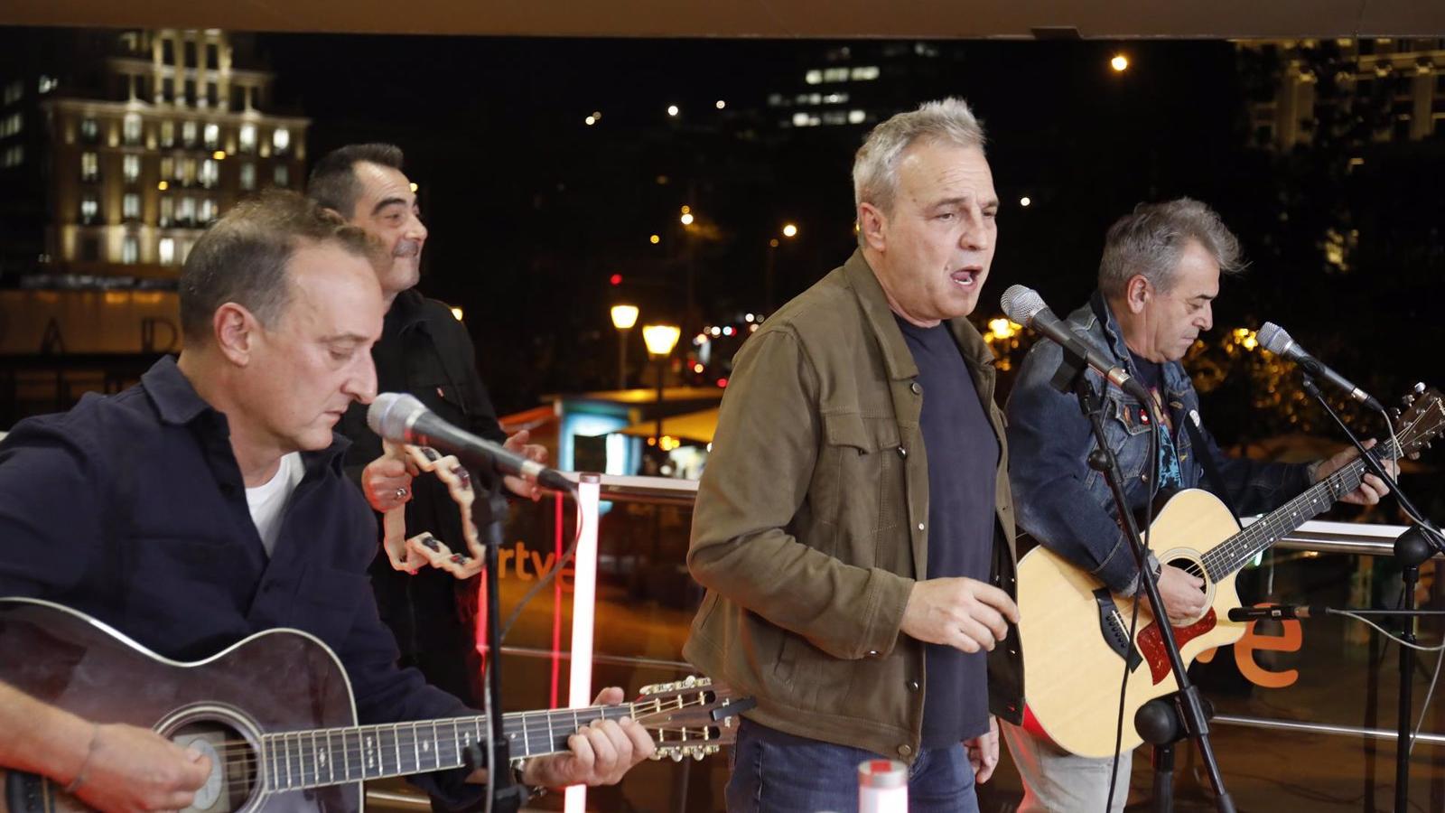 Hombres G saca nuevo "disco casero", 'La esquina de Rowland', sin "canciones cachondas"