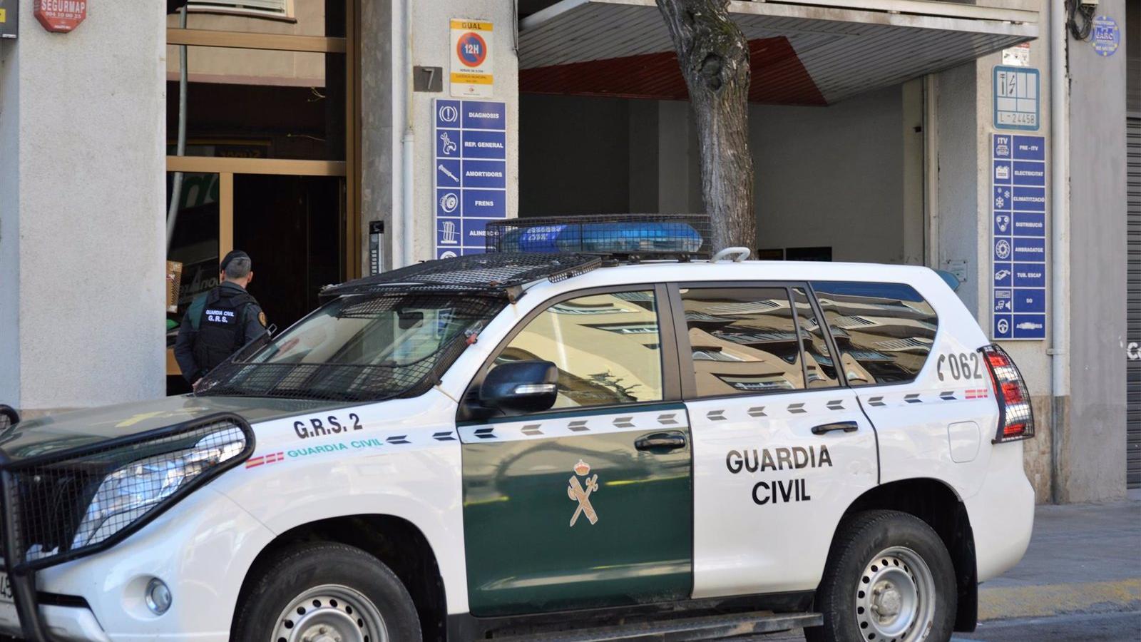 Dos guardias civiles salvan la vida a una bebé que no respiraba en Colmenar Viejo