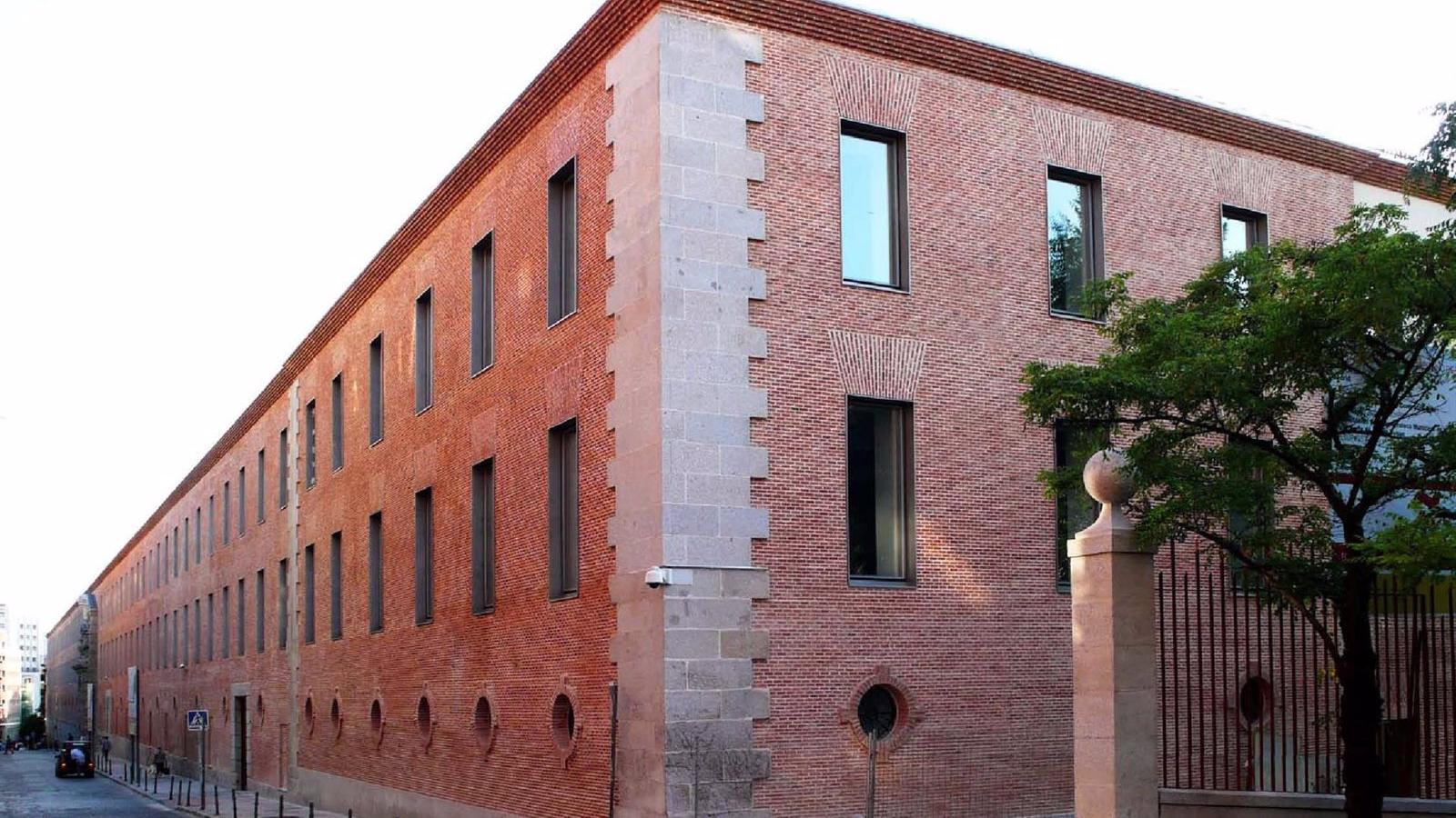 Un muro de ladrillo cercará el parque de Conde Duque para evitar botellones
