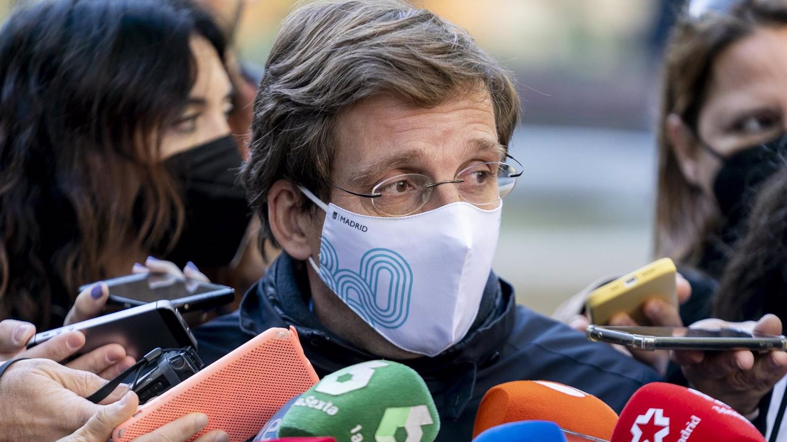 Martínez-Almeida asegura que hay "tan buen rollo" con Ayuso que no se han "bloqueado" en WhatsApp