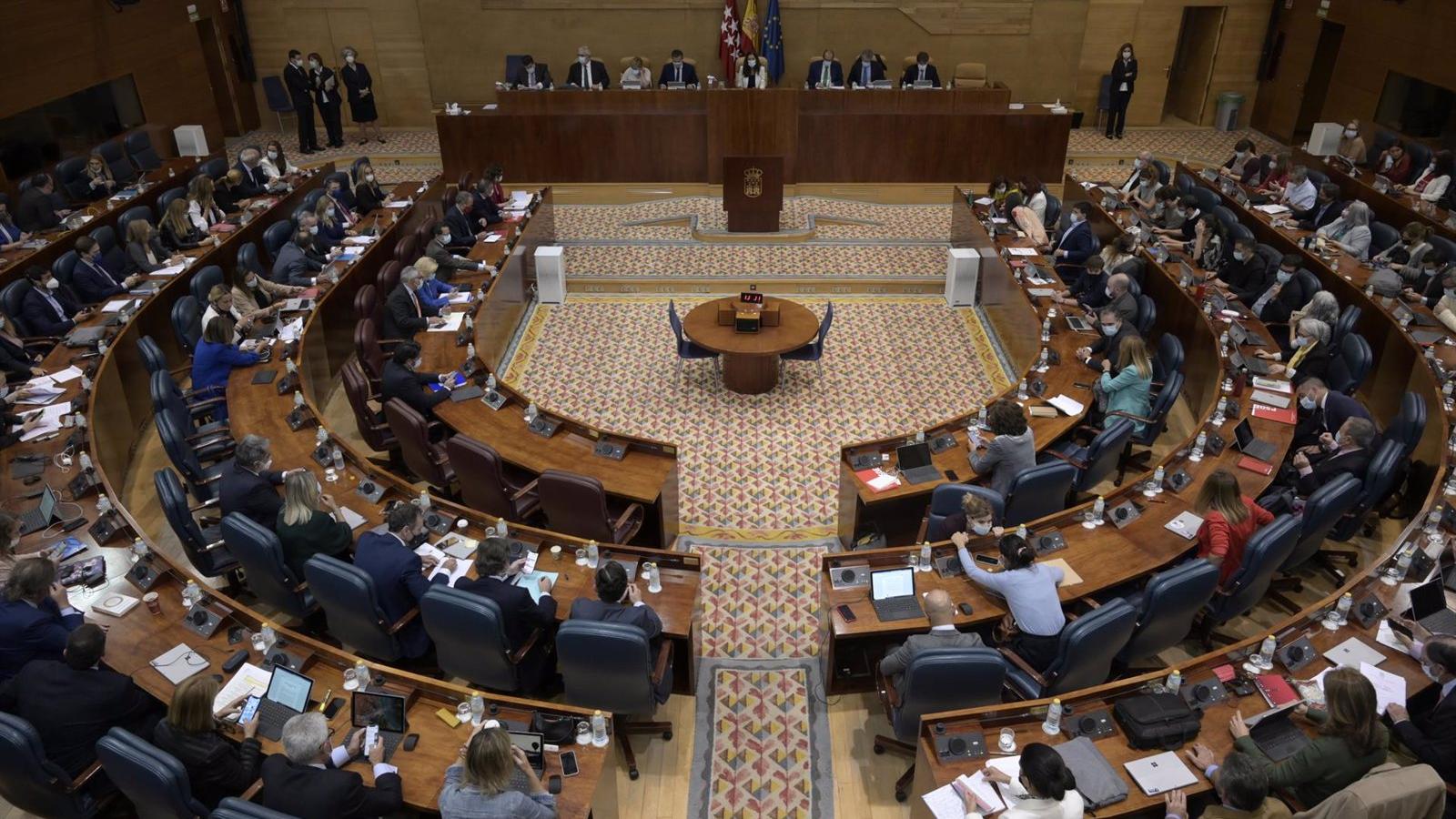 La Asamblea tramitará la bajada del IRPF y la supresión de impuestos propios por lectura única