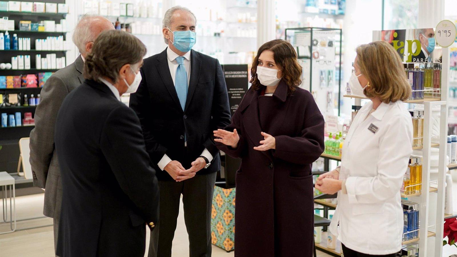 La Comunidad de Madrid estudia volver a realizar cribados masivos antes de las reuniones familiares de Navidad